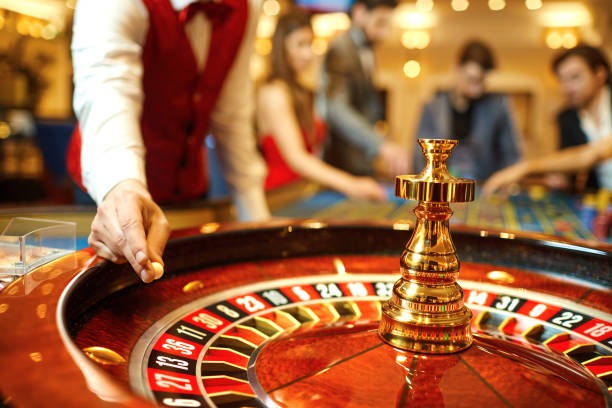 Live Texas Poker table on seventy-seven platform with professional dealer and multiple players